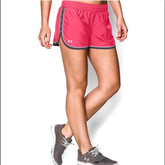 Under Armour Pants - NWOT Under Armour fitted heatgear shorts
